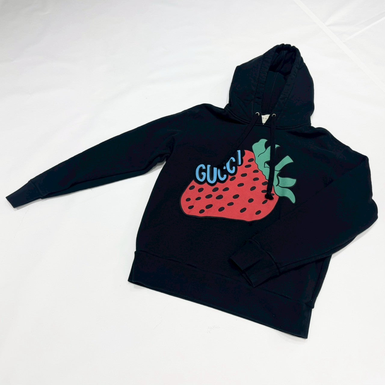 【SCR-162】GUCCI パーカー 黒 いちご