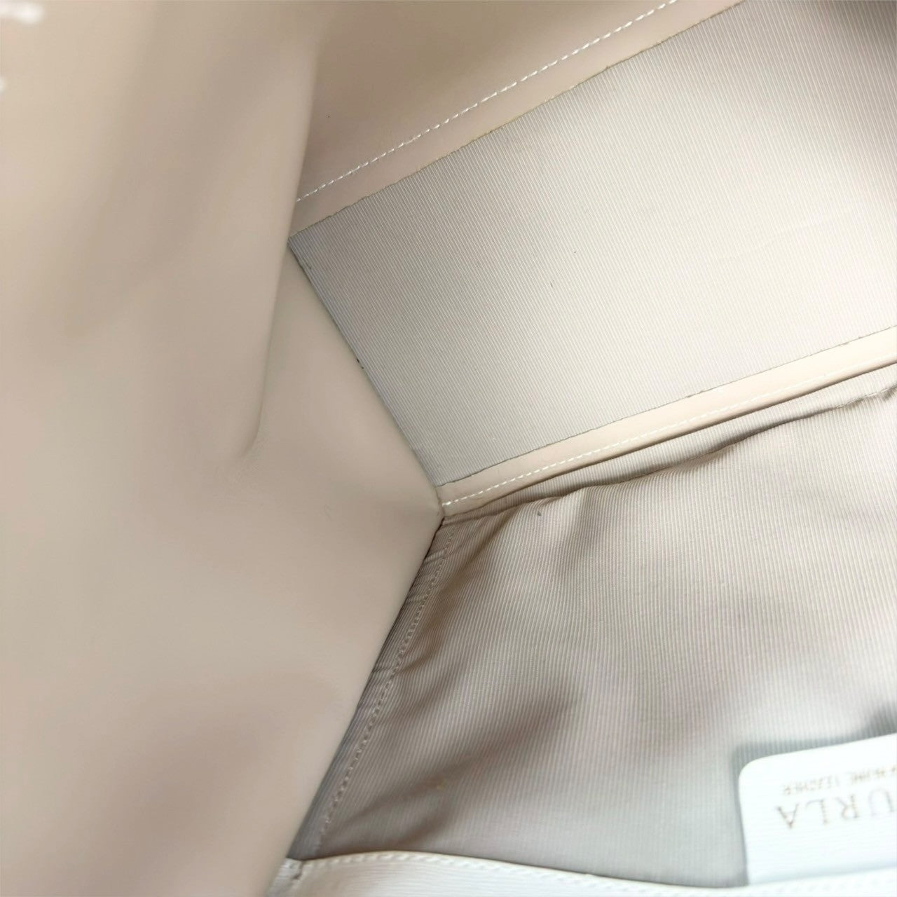 60 FURLA フルラ ハンドバッグ ホワイト 保存袋付き