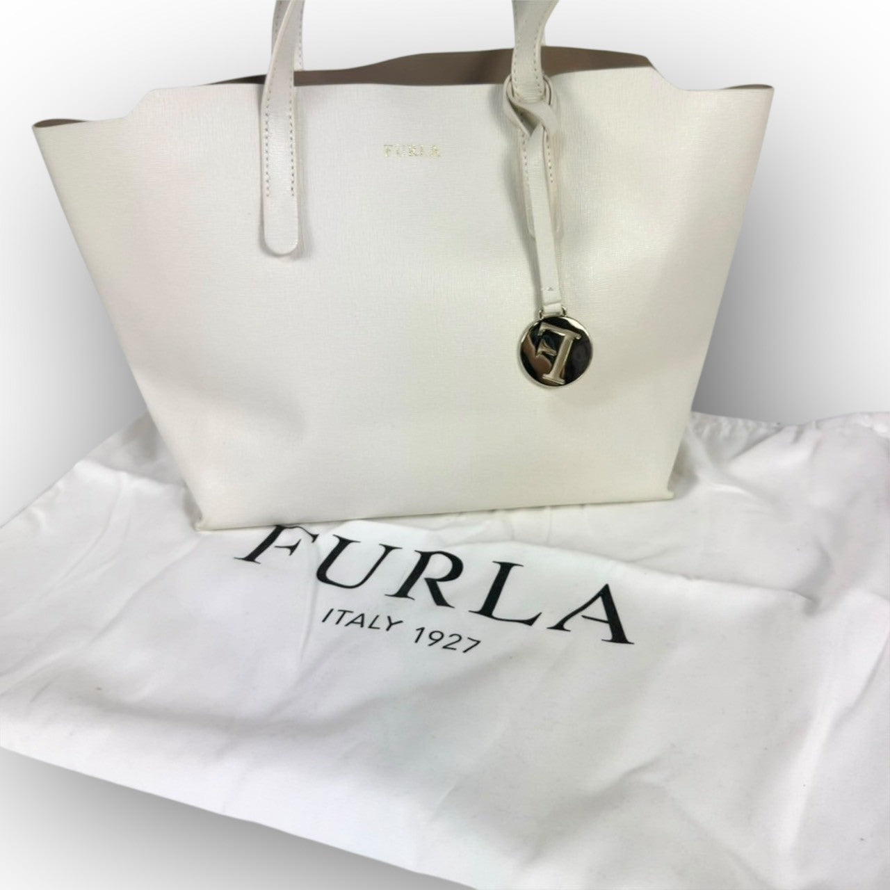 60 FURLA フルラ ハンドバッグ ホワイト 保存袋付き