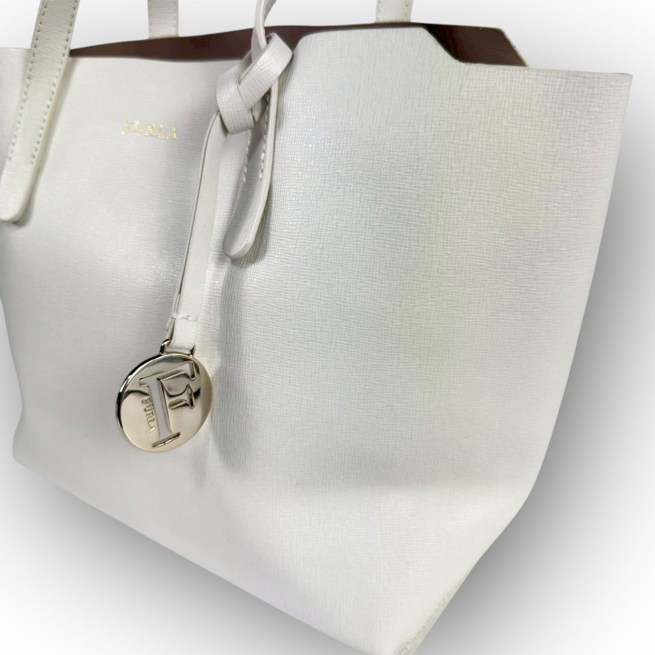 60 FURLA フルラ ハンドバッグ ホワイト 保存袋付き