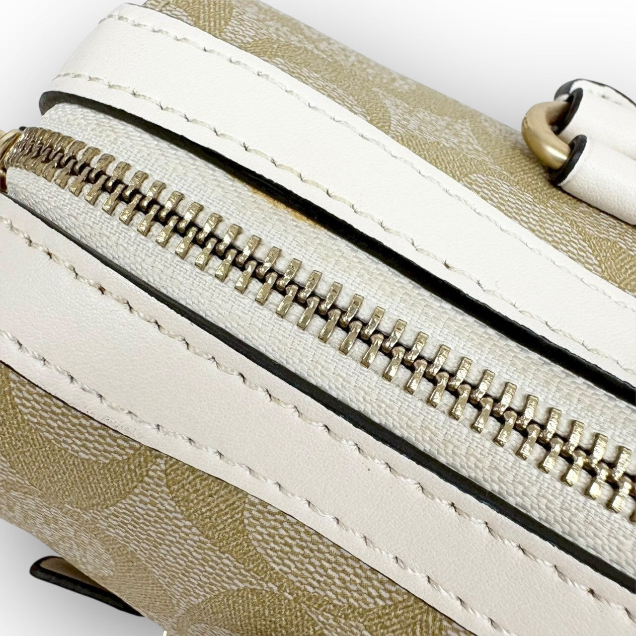 69 COACH コーチ PVCレザー 2way ショルダーバッグ ベージュ×ホワイト