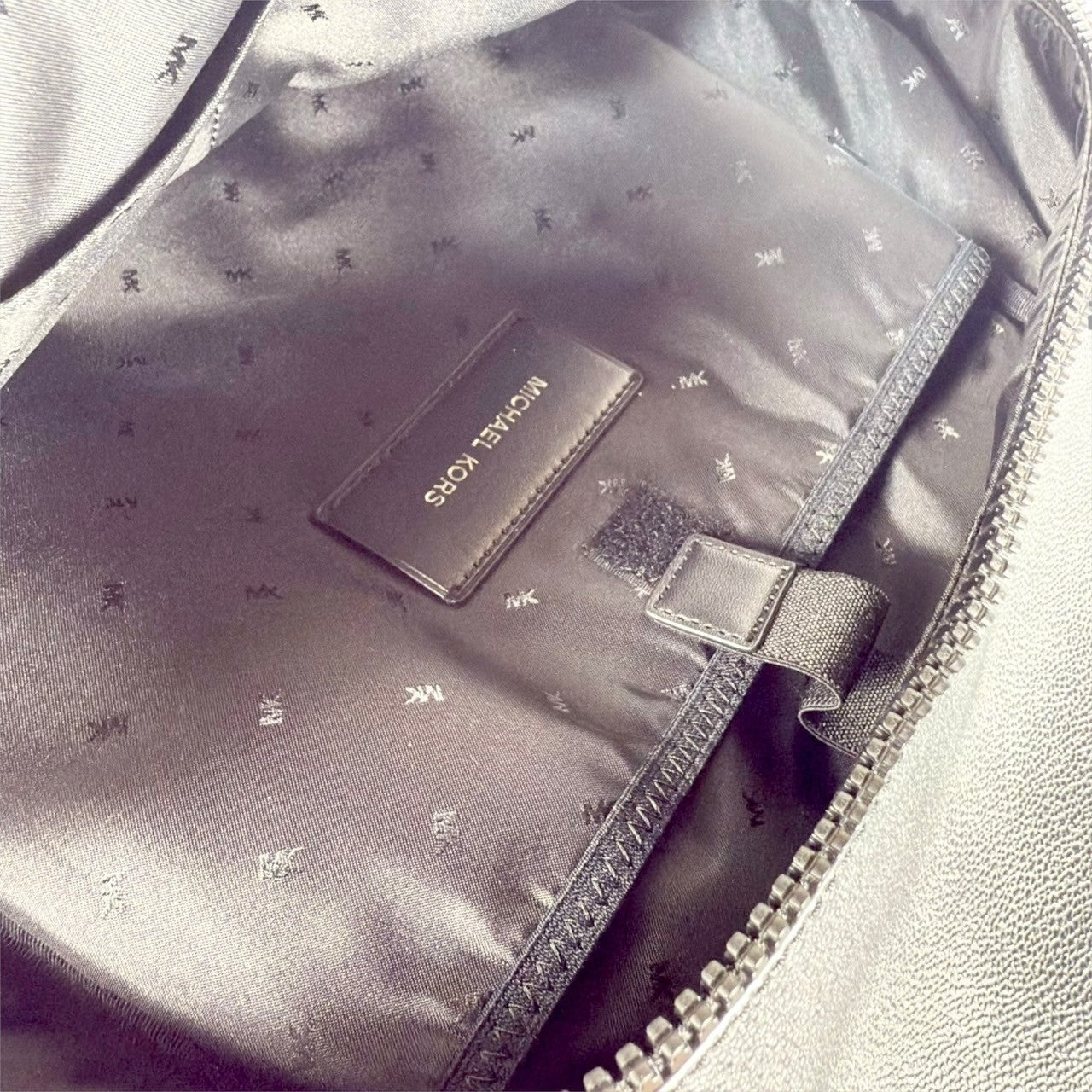 95 MICHAEL KORS マイケルコース リュック ブラック×レッド