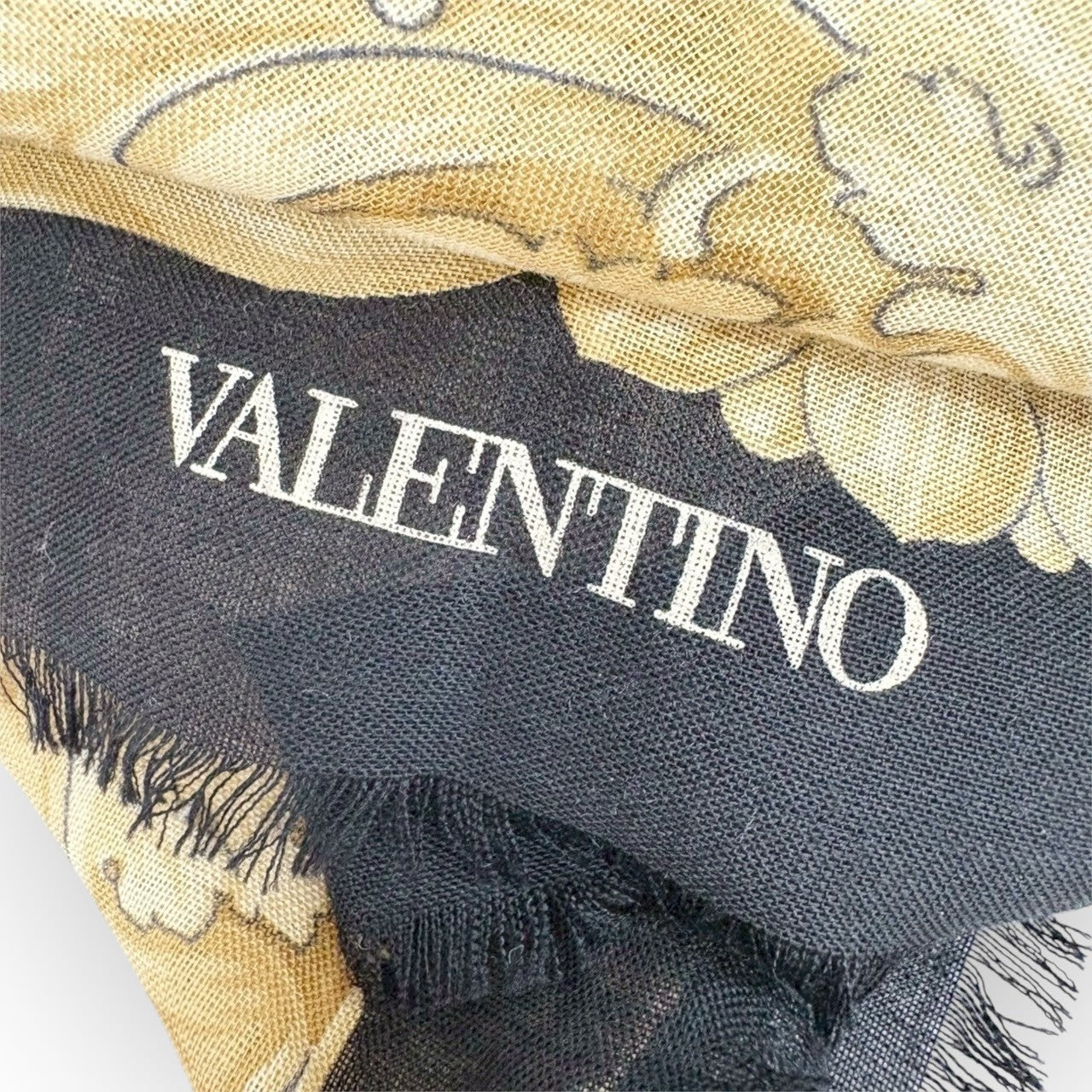 VALENTINO ヴァレンチノ スカーフ 花柄 ブラック イエロー 約136cm×約138cm