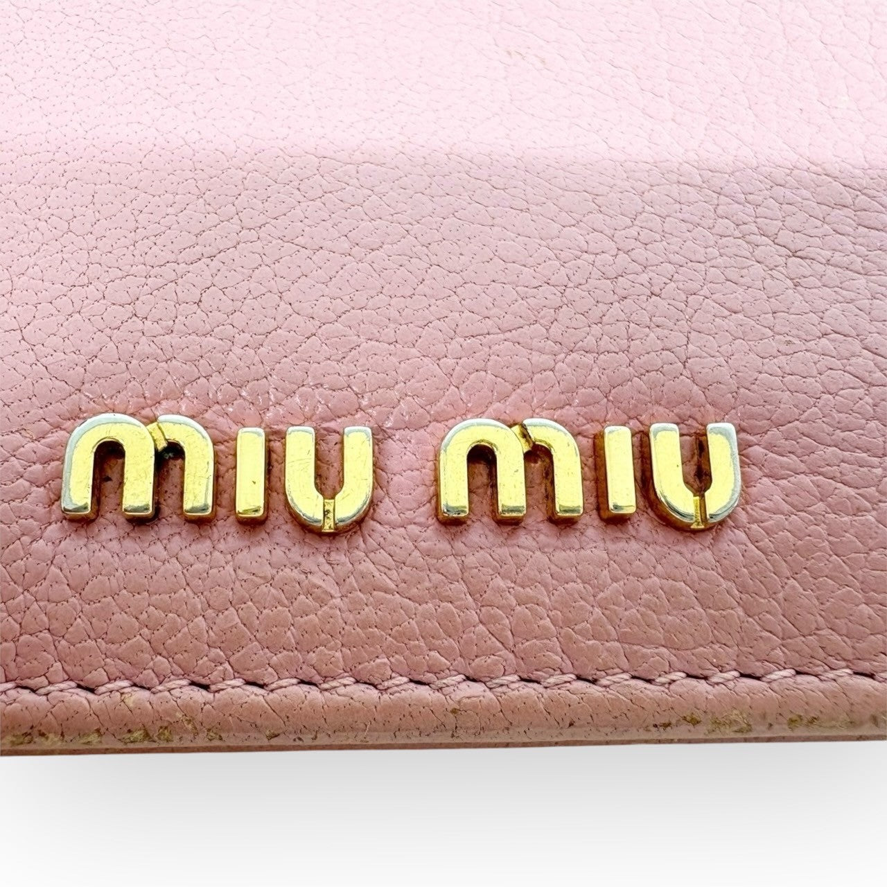 miumiuミュウミュウ 二つ折り財布　ピンク　レディース