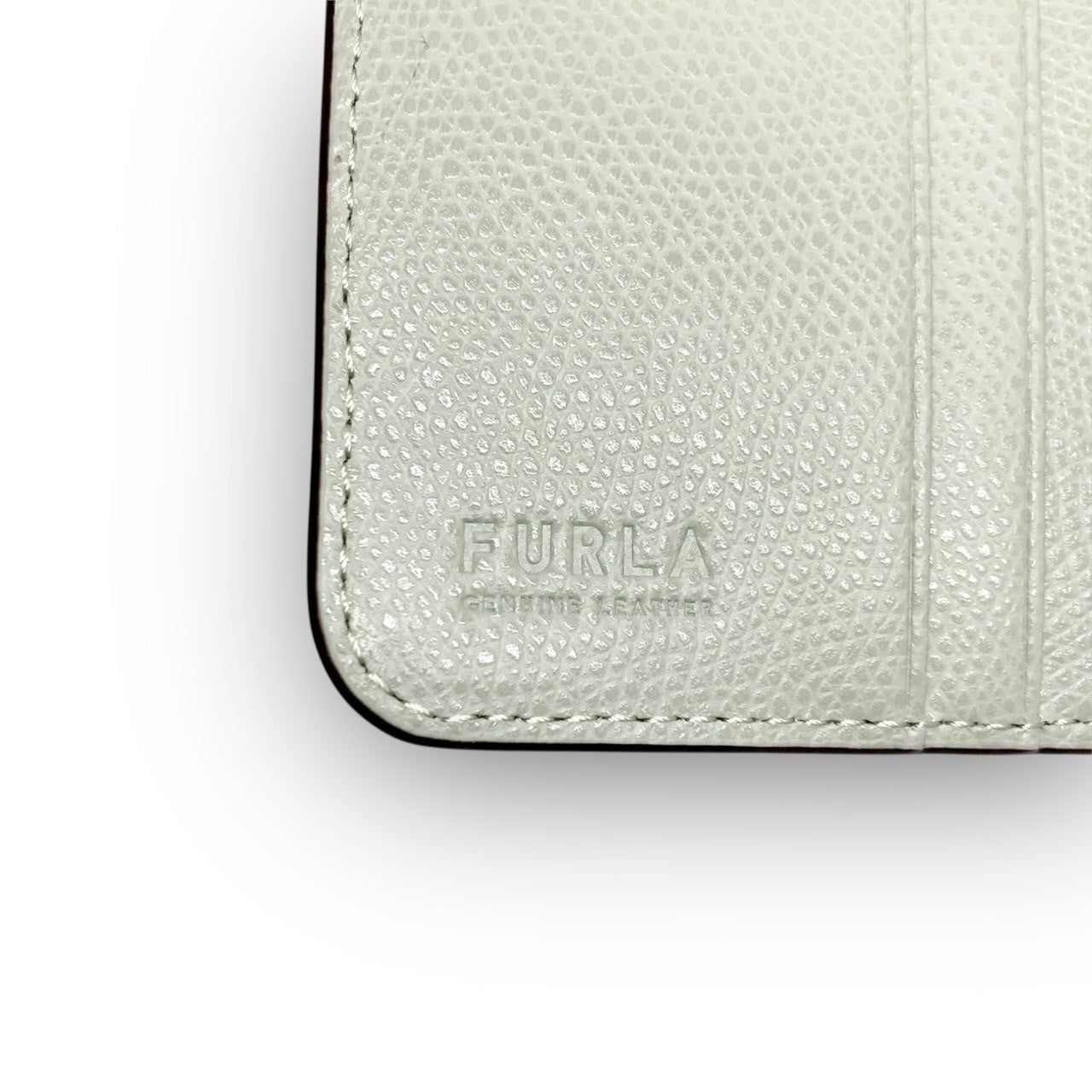 ７ FURLA フルラ 二つ折り財布 箱/保存袋付き
