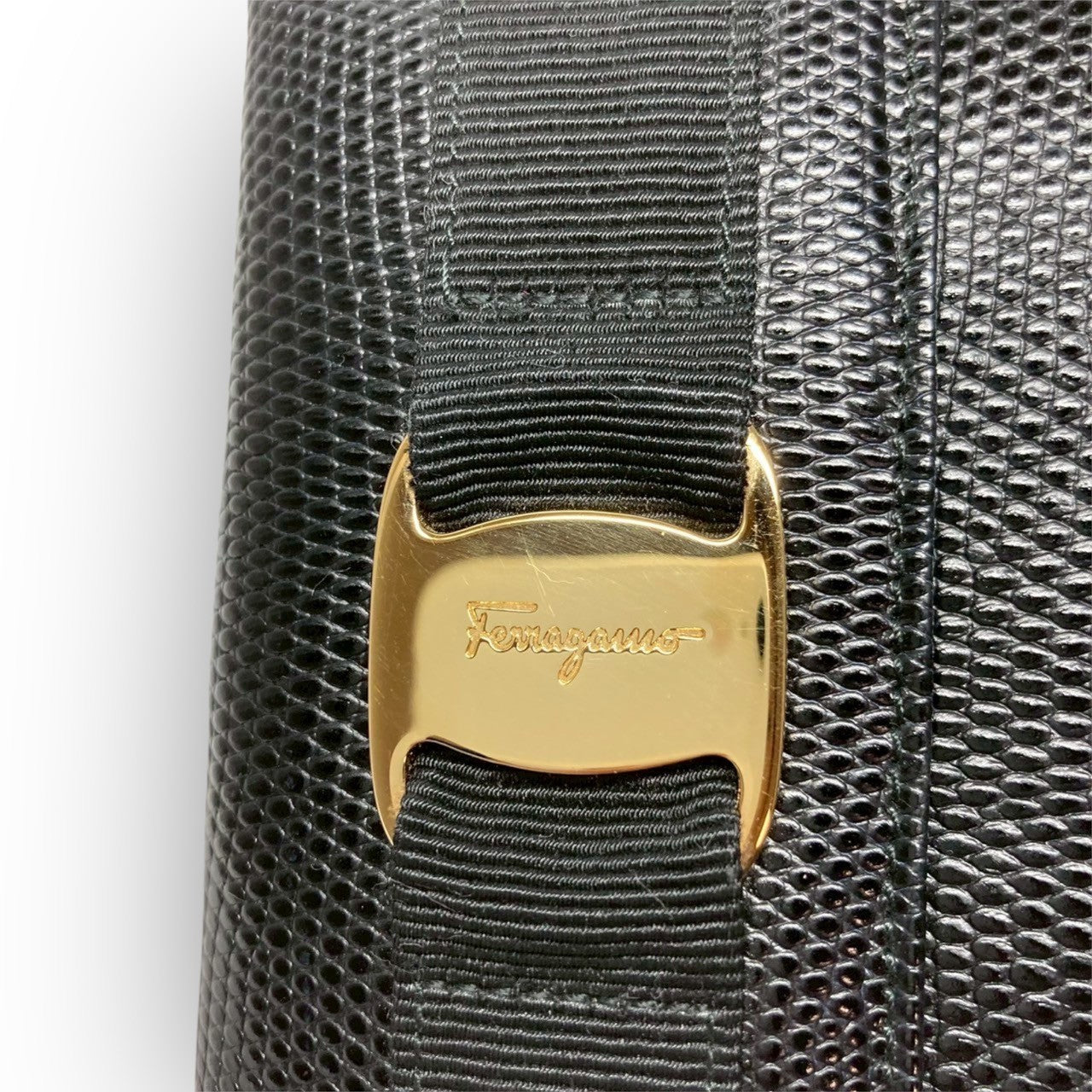 ２１ Ferragamo フェラガモ 三つ折り財布 ヴァラリボン がま口 ブラック