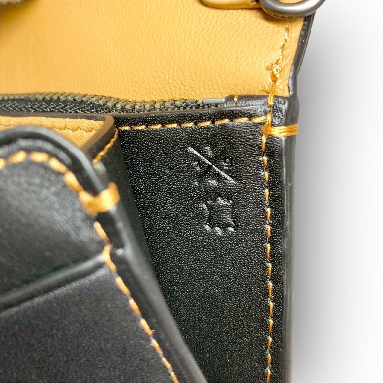 ２５ COACH コーチ 長財布 ポーチ型 ブラック