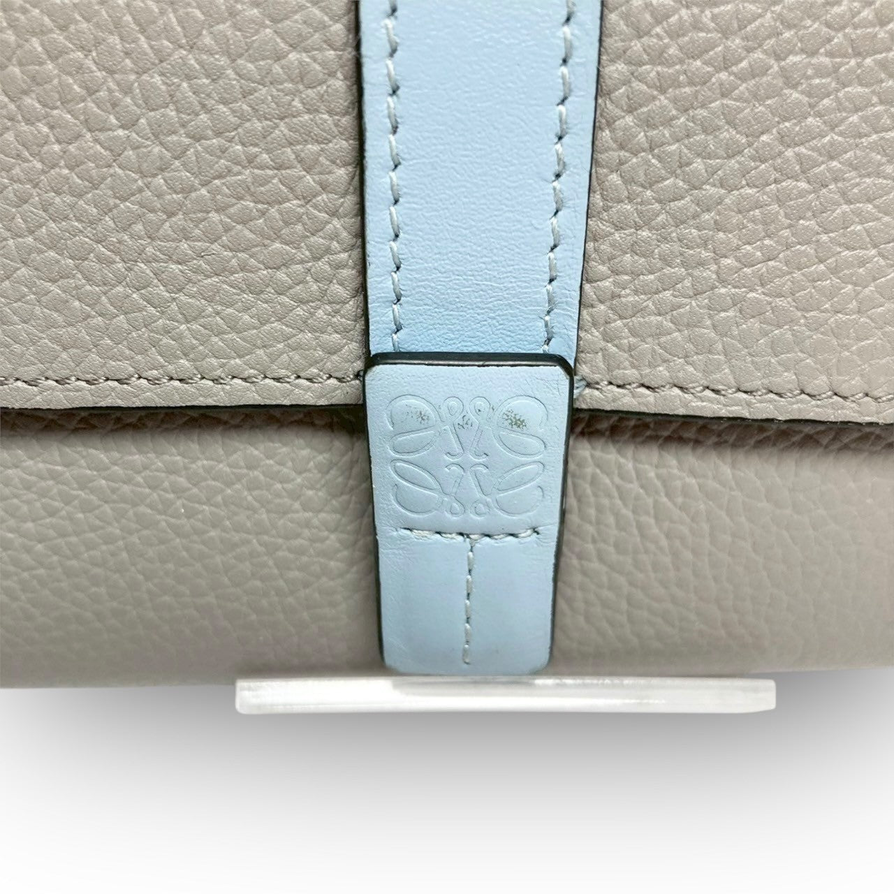 ４２ LOEWE ロエベ 三つ折り財布 レザー グレー