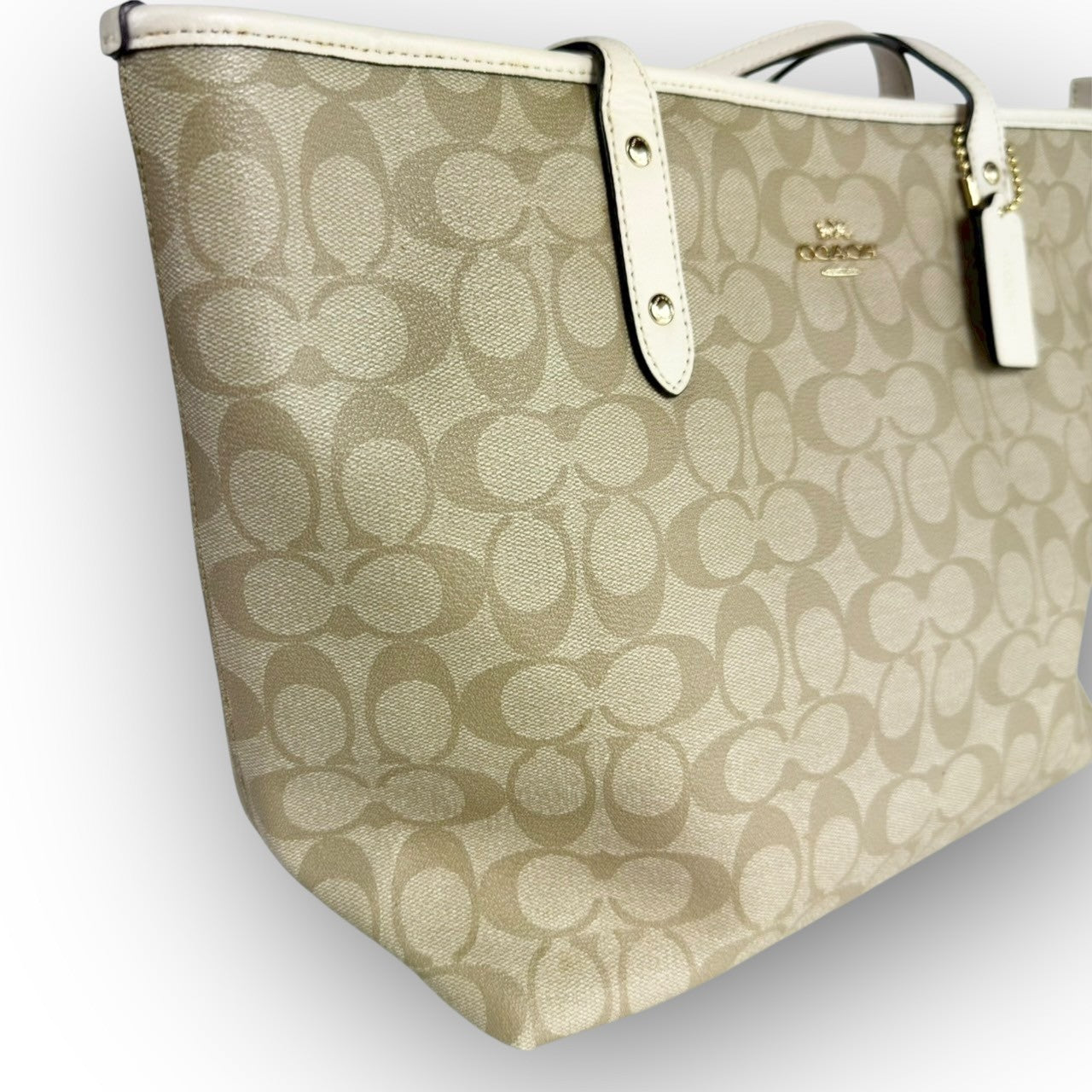 ６５ COACH コーチ トートバッグ シグネチャー ベージュ×ホワイト