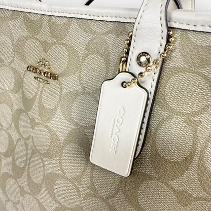 ６５ COACH コーチ トートバッグ シグネチャー ベージュ×ホワイト