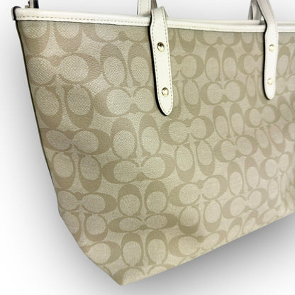 ６５ COACH コーチ トートバッグ シグネチャー ベージュ×ホワイト