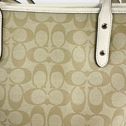 ６５ COACH コーチ トートバッグ シグネチャー ベージュ×ホワイト