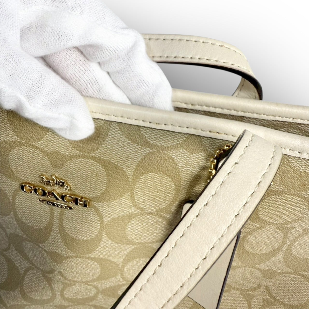 ６５ COACH コーチ トートバッグ シグネチャー ベージュ×ホワイト