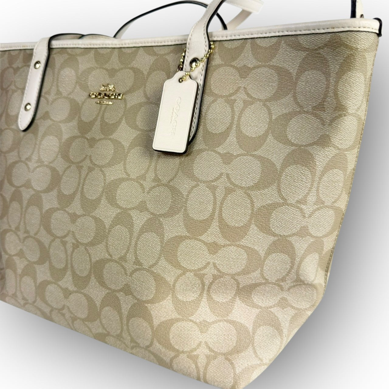 ６５ COACH コーチ トートバッグ シグネチャー ベージュ×ホワイト