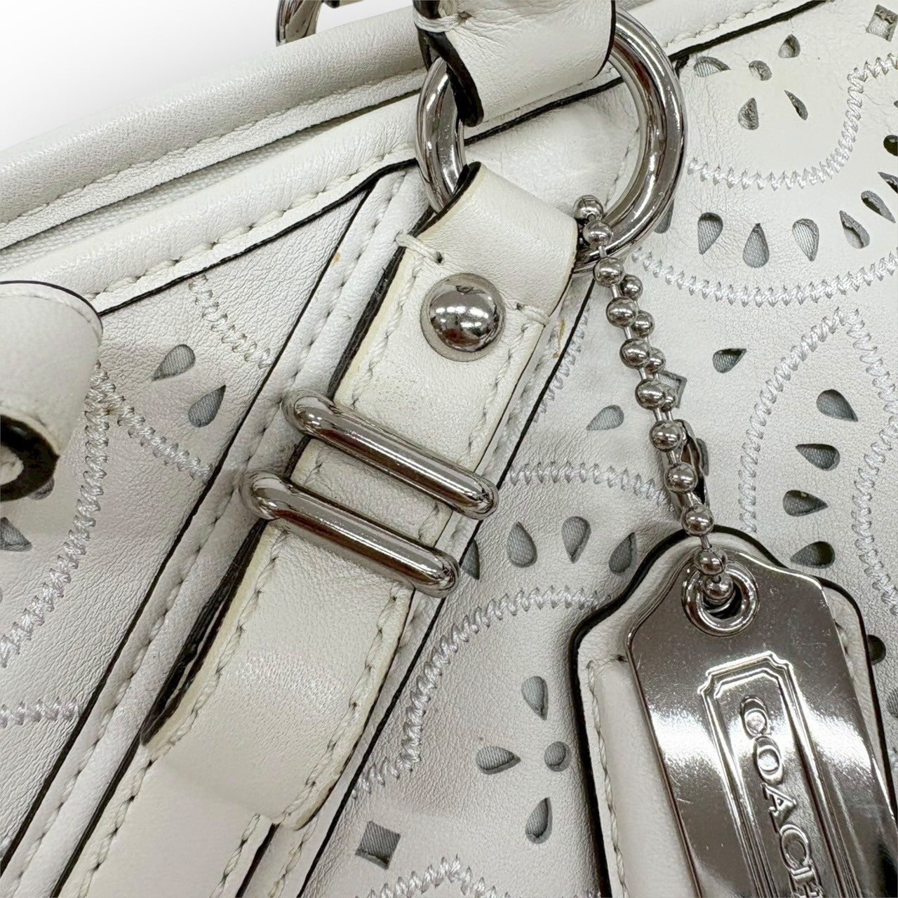 ７３ COACH コーチ パンチングレザー 2way バッグ ホワイト