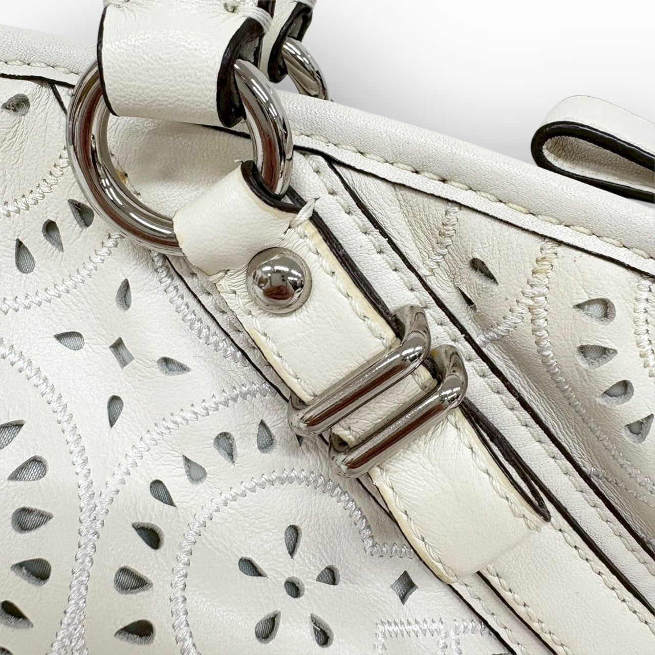 ７３ COACH コーチ パンチングレザー 2way バッグ ホワイト