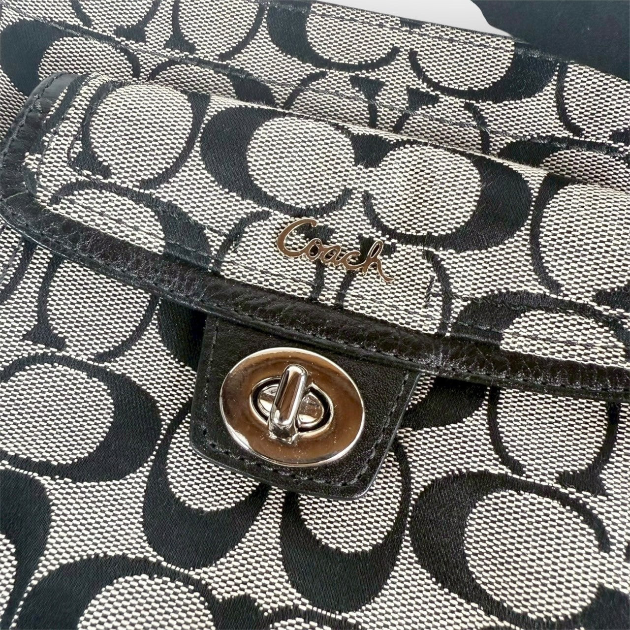 ８７ COACH コーチ ショルダーバッグ シグネチャー ブラック×グレー ミニバッグ