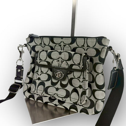 ８７ COACH コーチ ショルダーバッグ シグネチャー ブラック×グレー ミニバッグ