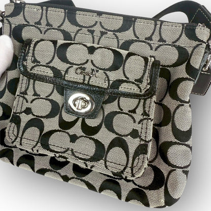 ８７ COACH コーチ ショルダーバッグ シグネチャー ブラック×グレー ミニバッグ