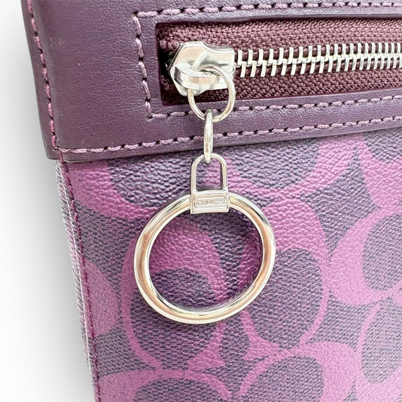 ９８ COACH コーチ PVCレザー ショルダーバッグ パープル