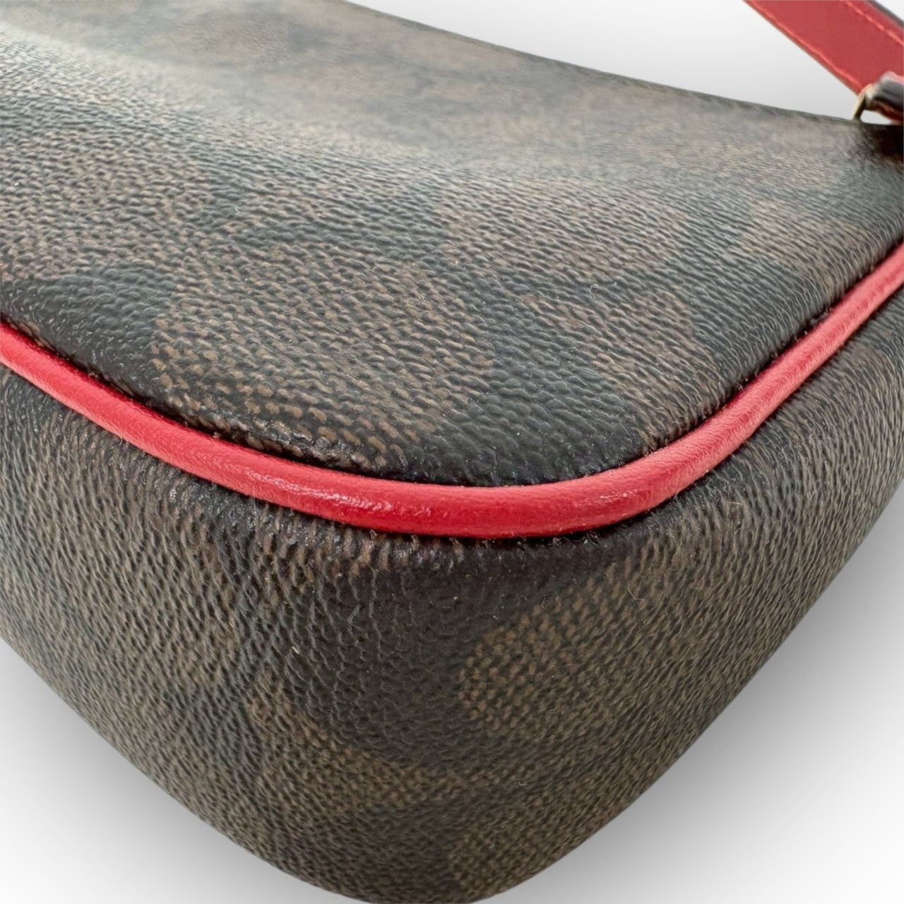 １０４ COACH コーチ ミニバッグ シグネチャー オールレザー ブラウン×レッド